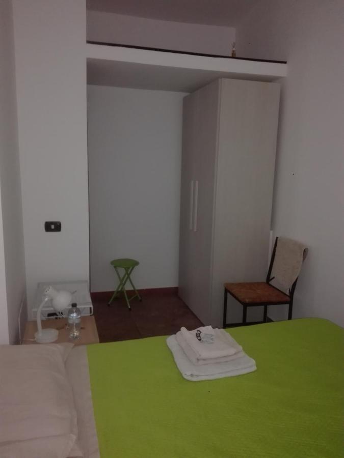 Santy's Rooms: Shared Bath, Central Location, Near Rome Fair Fiumicino Exterior photo